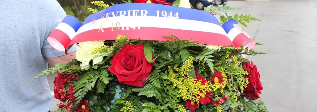 En dbut d'aprs-midi, les commmorants dposeront une gerbe au mmorial ddi  la mmoire des aviateurs tombs dans les rues de Pisseleux. Le devoir de mmoire a t accompli.