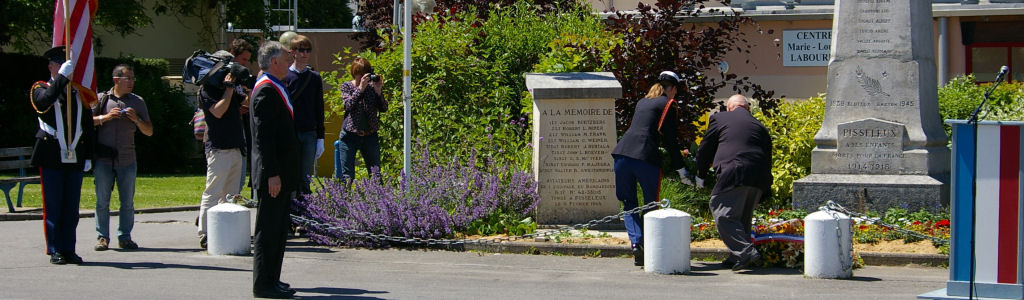 Dpt de fleurs par la US Honour Color Guard